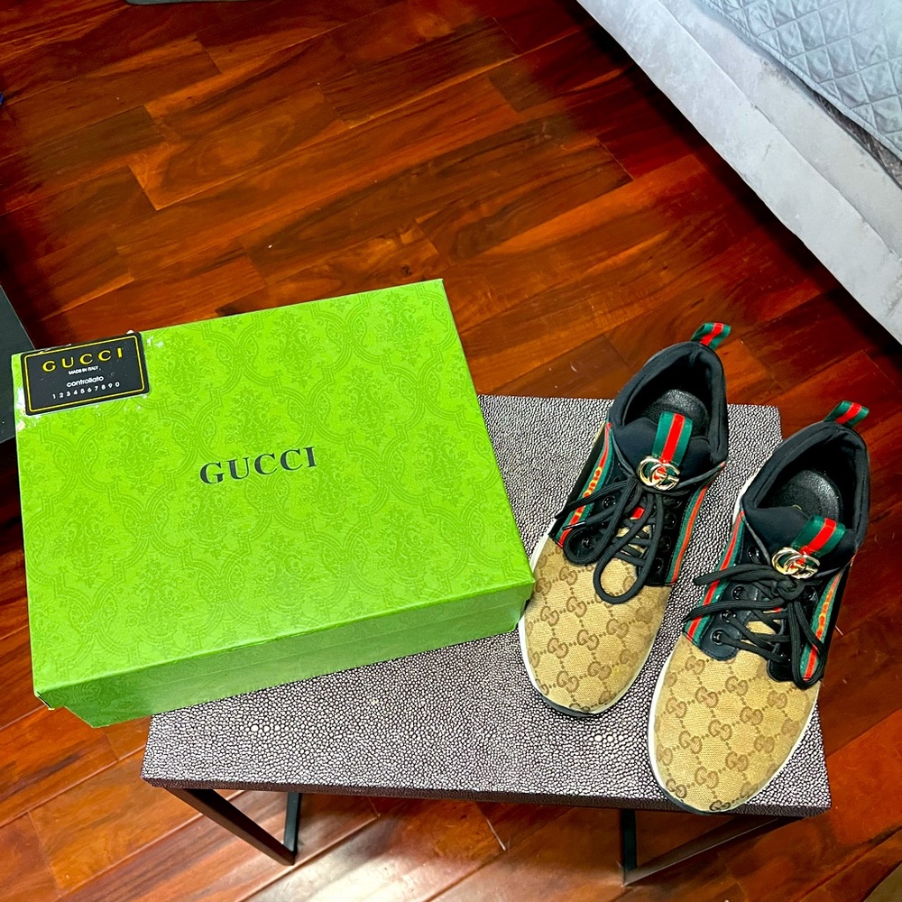 Gucci signature women's sneakers - gently used - size 10